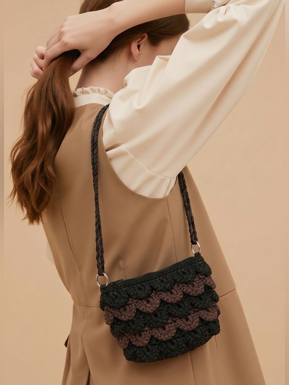 Scallop trim purse